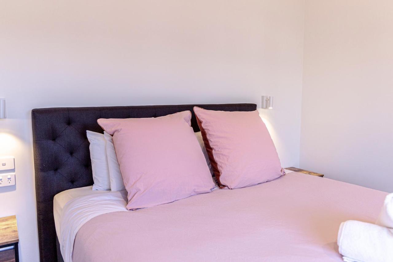 Magic On Maryburn - The Pink Room Twizel Kültér fotó